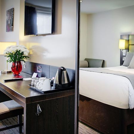 Premier Inn Huddersfield West Esterno foto