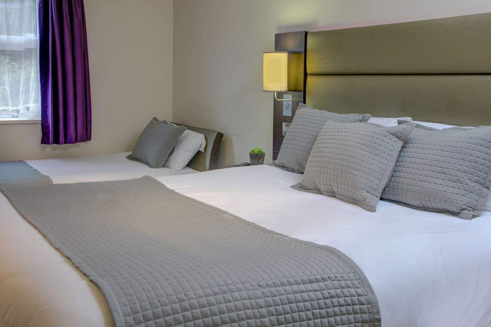 Premier Inn Huddersfield West Esterno foto