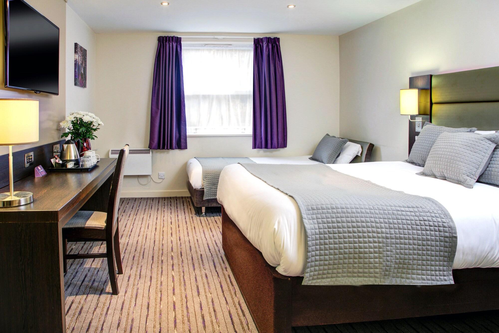 Premier Inn Huddersfield West Esterno foto