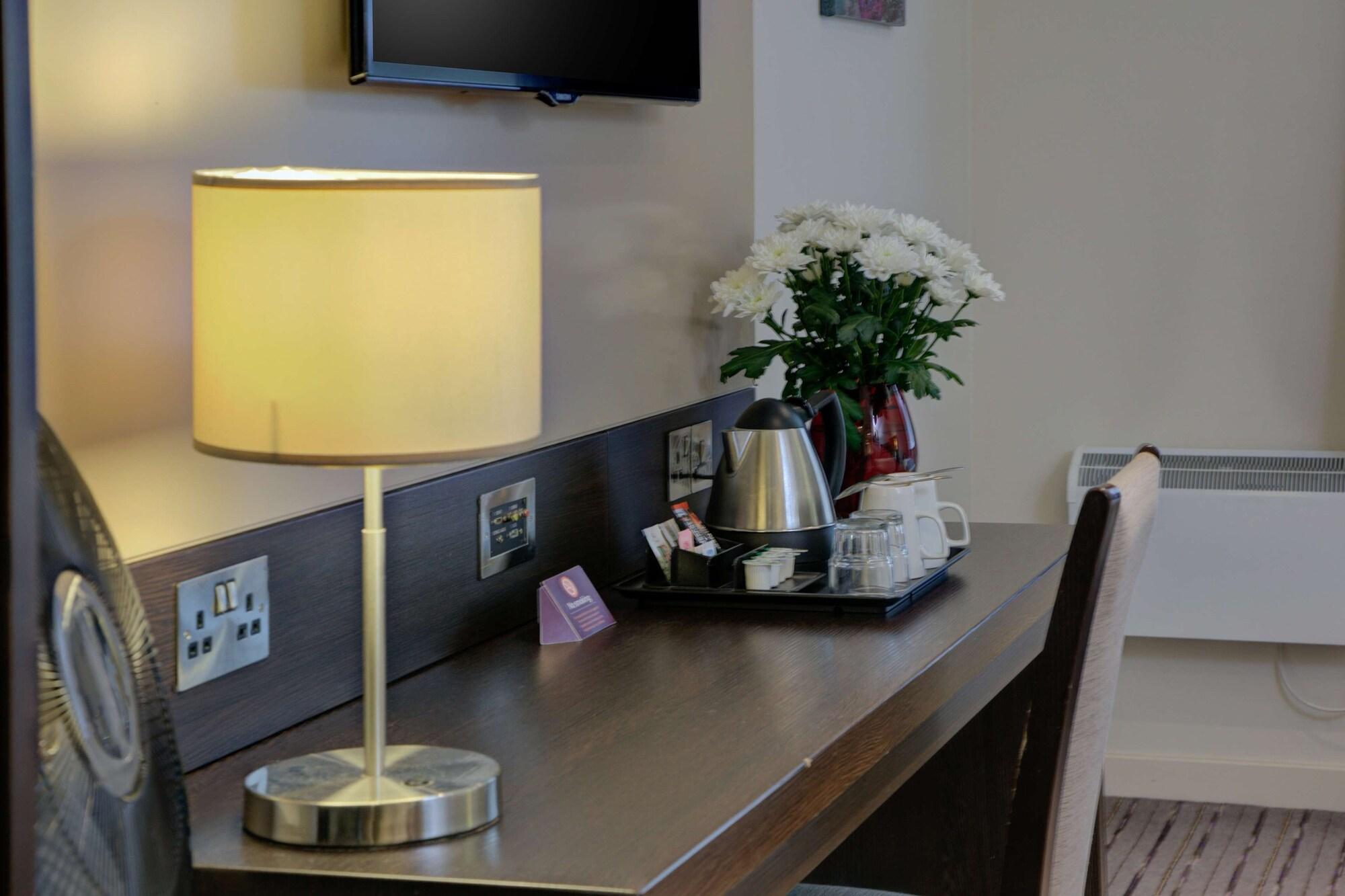 Premier Inn Huddersfield West Esterno foto