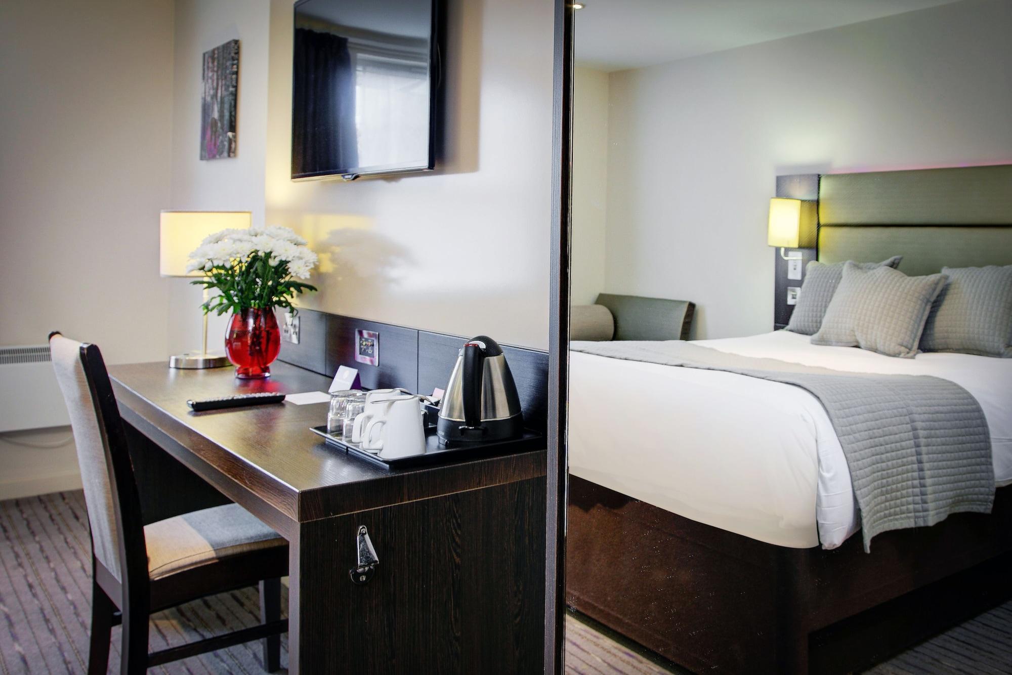 Premier Inn Huddersfield West Esterno foto