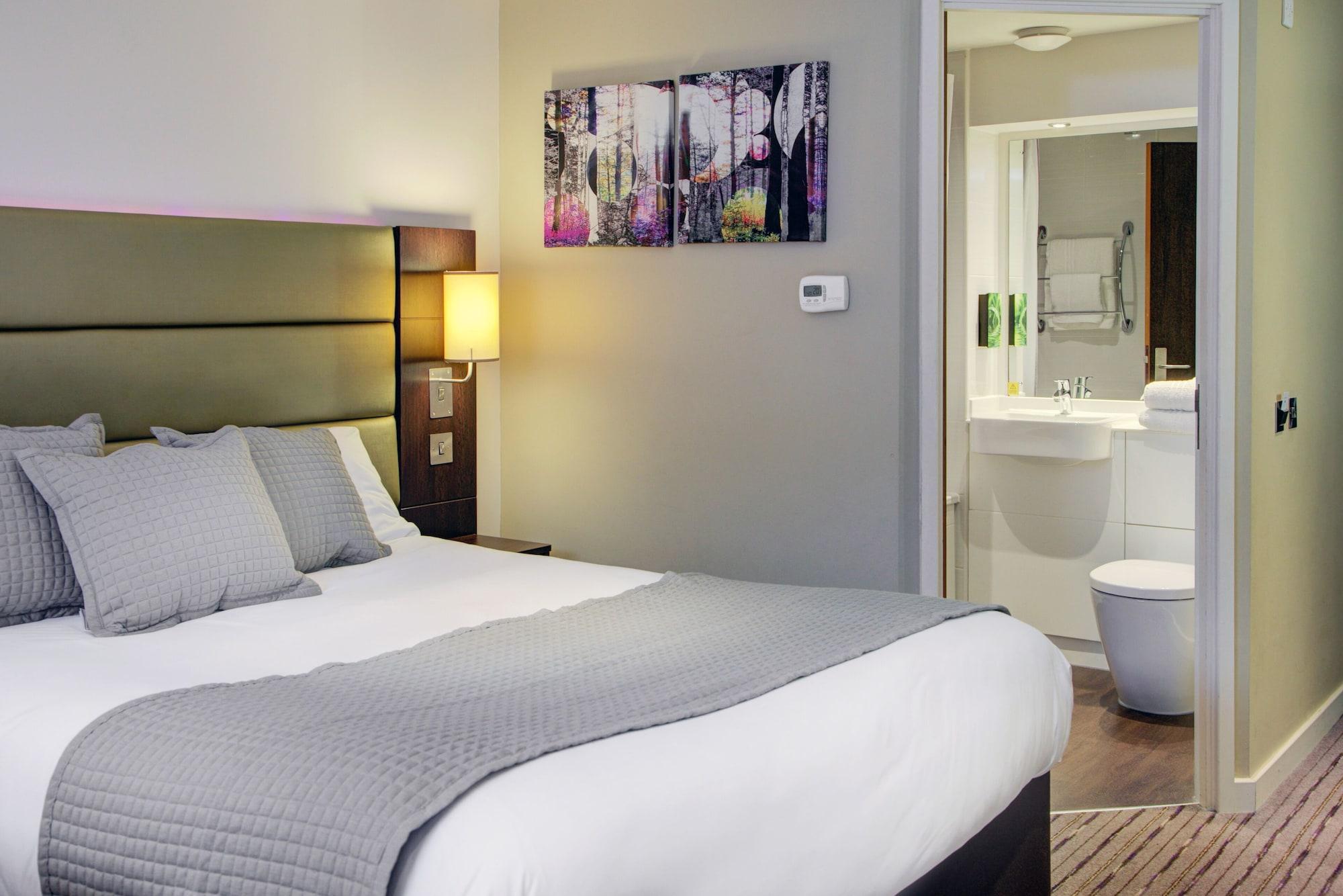 Premier Inn Huddersfield West Esterno foto