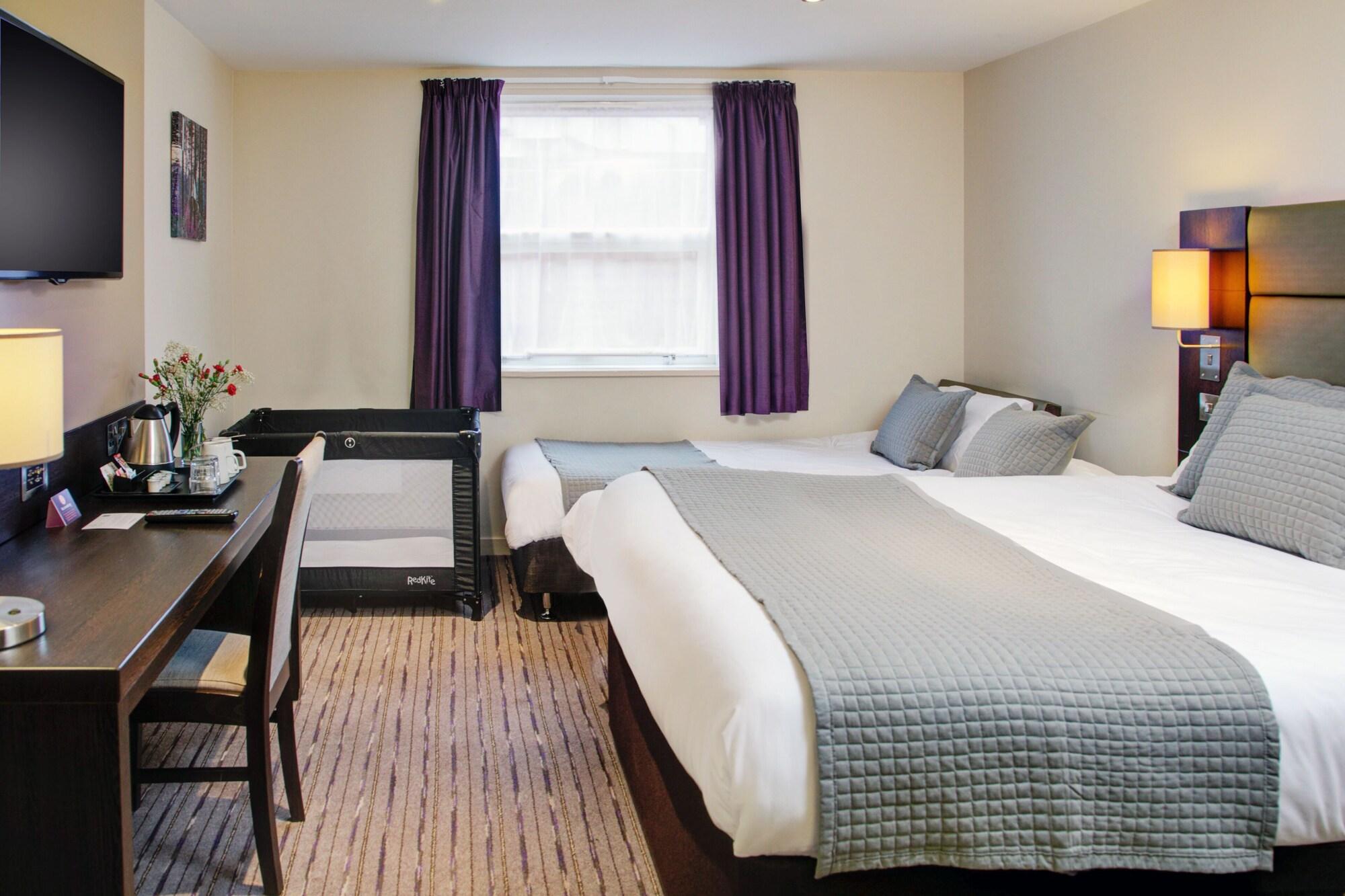 Premier Inn Huddersfield West Esterno foto