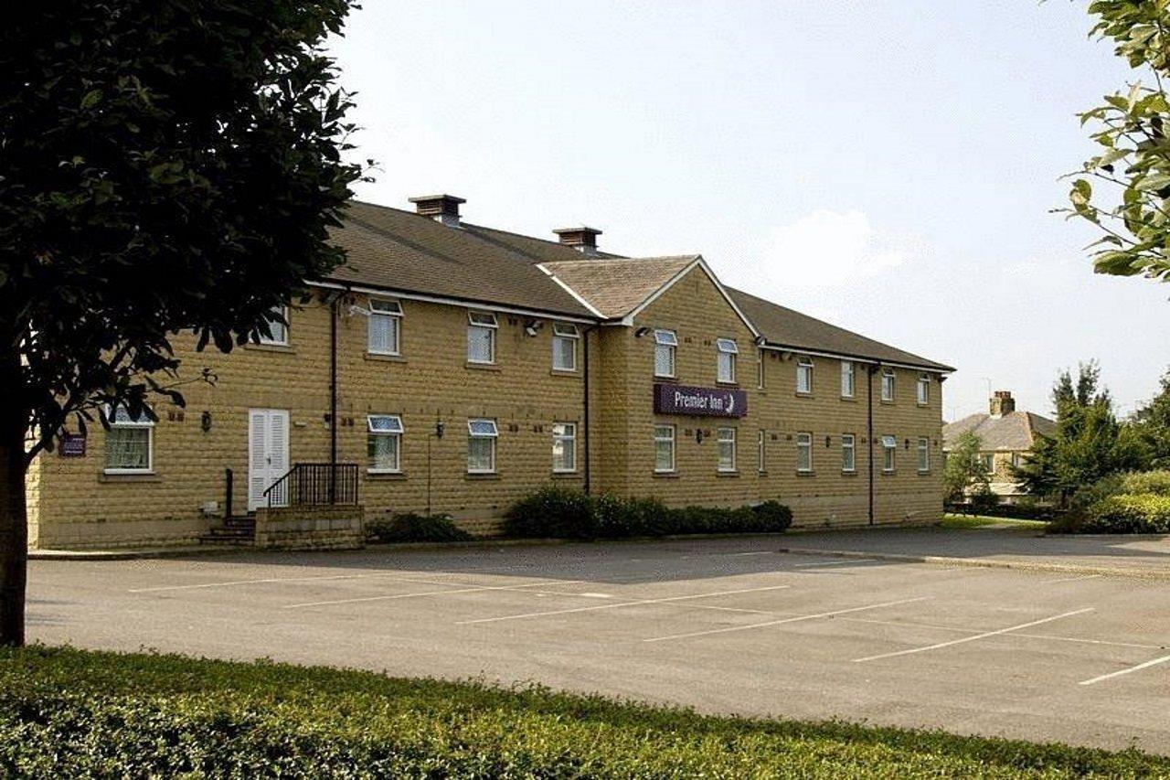 Premier Inn Huddersfield West Esterno foto