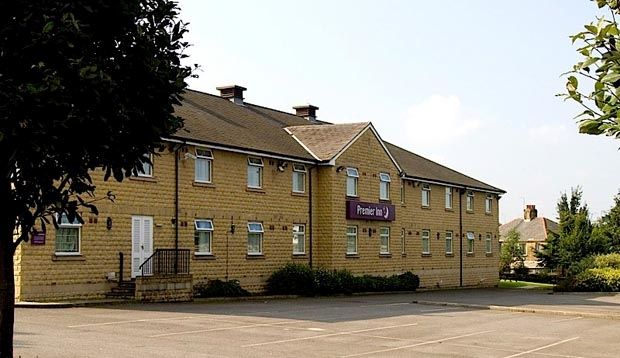 Premier Inn Huddersfield West Esterno foto